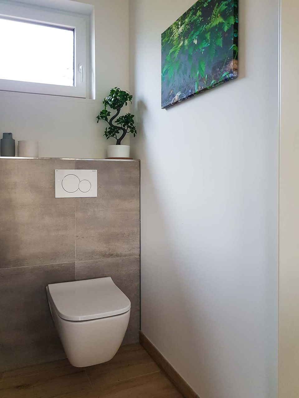 Separates Gäste-WC mit Wandbild